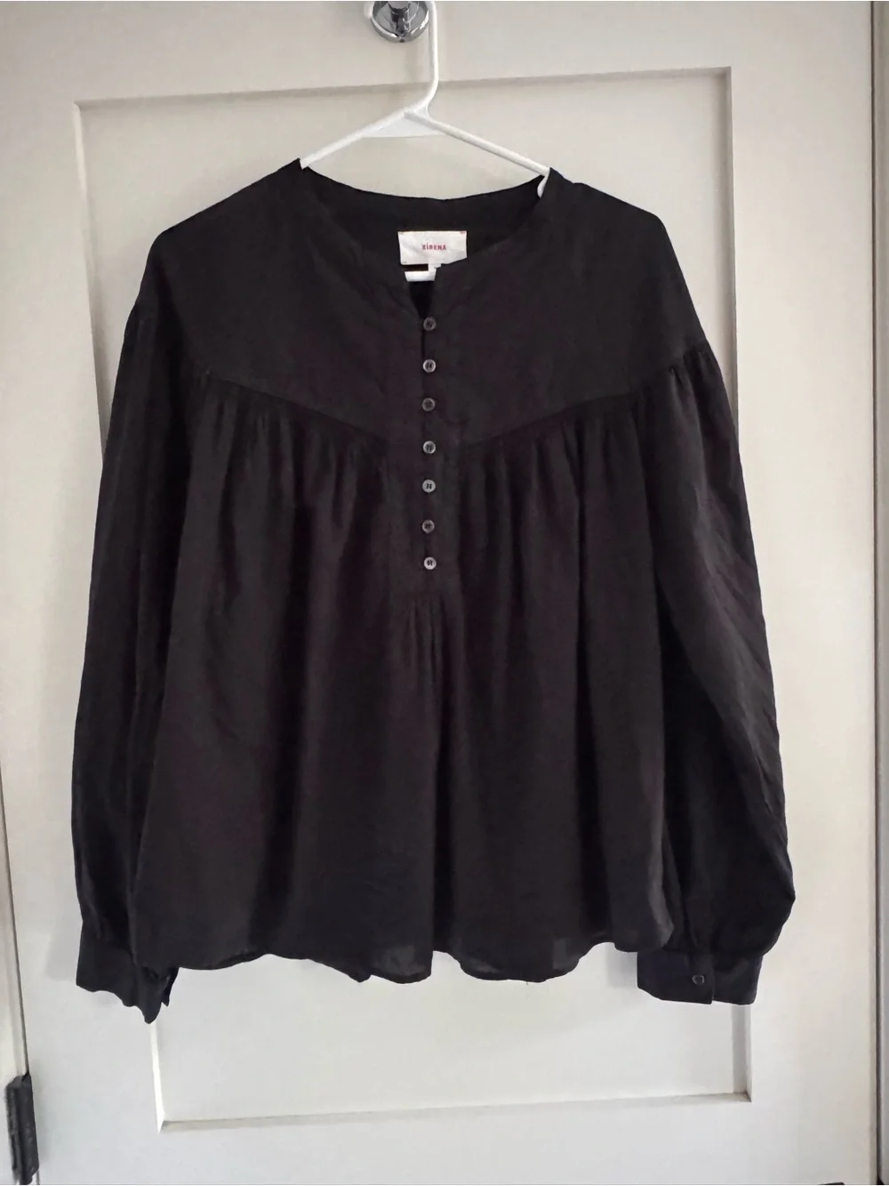 XiRENA Black Long sleeve cotton Blouse. Beautiful details - Picture 2 of 4